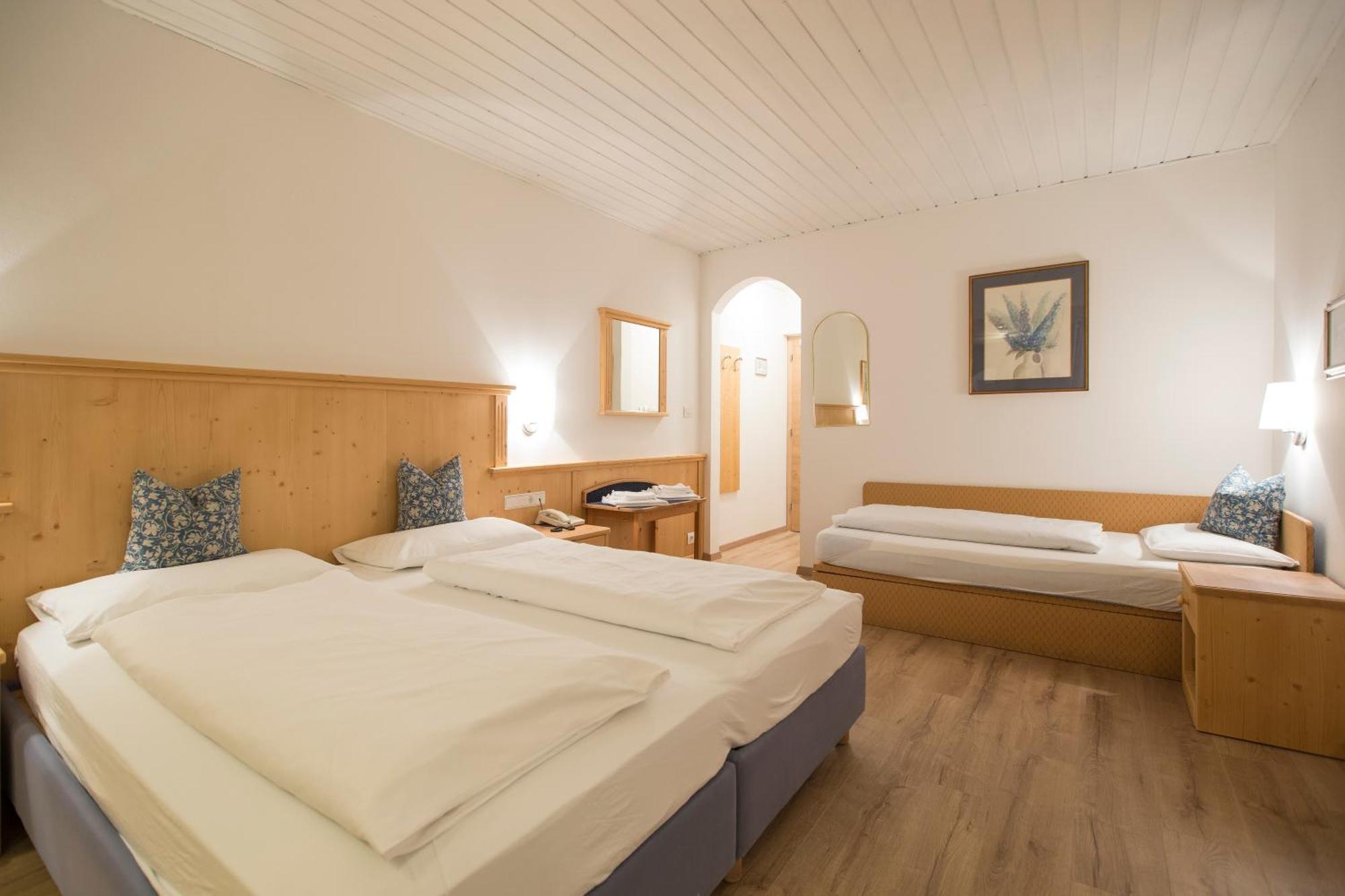 Hotel Krondlhof Брунико Стая снимка