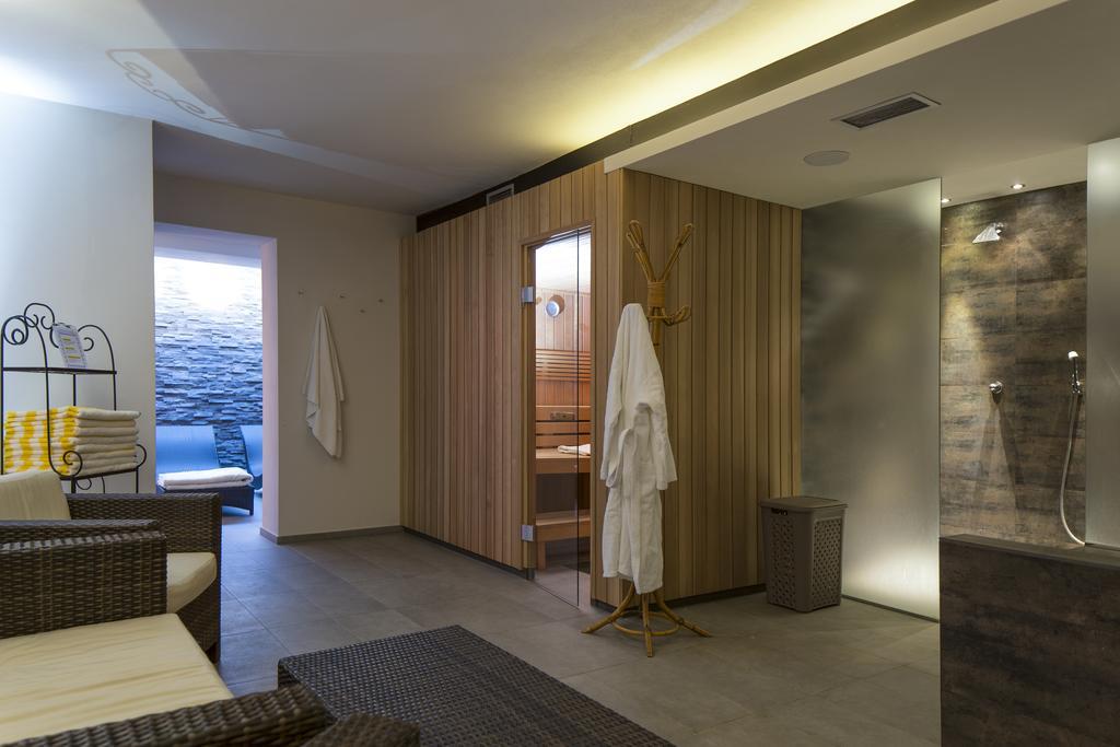 Hotel Krondlhof Брунико Екстериор снимка